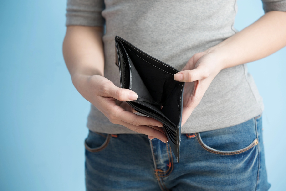 how to stop spending money